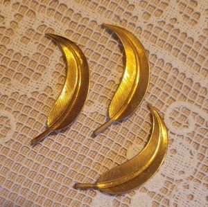 3 - Vintage matching Brooch pins. -- Nice Bridesmaids gifts.